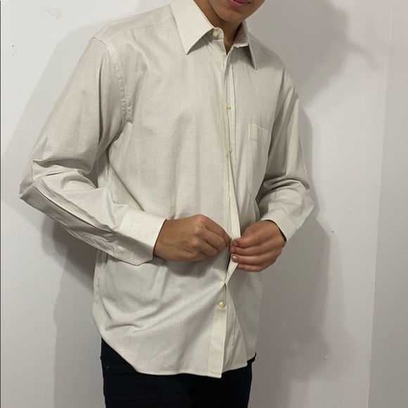 Button down - Picture 2 of 3